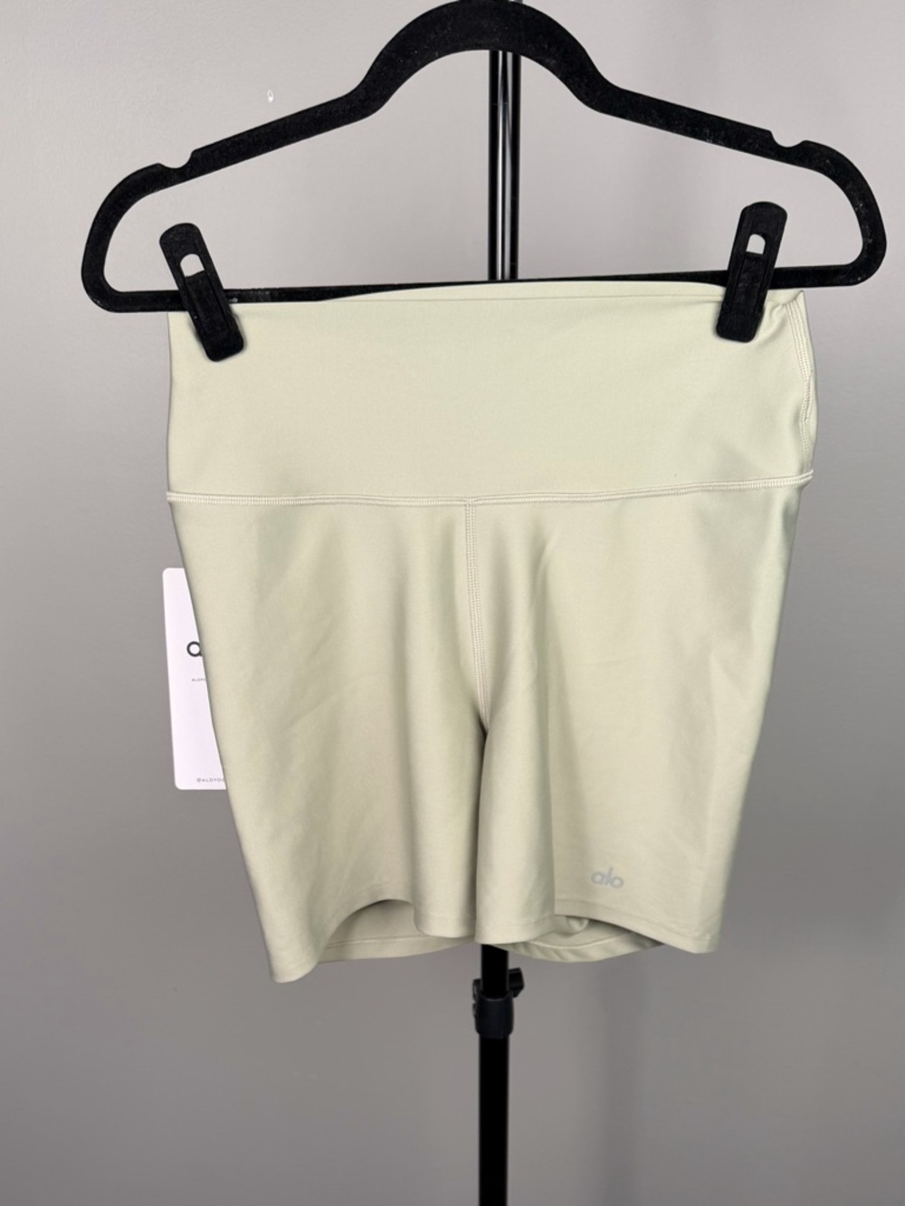 ALO Yoga Green Bike Shorts High-Waisted Performance - Picture 3 of 5